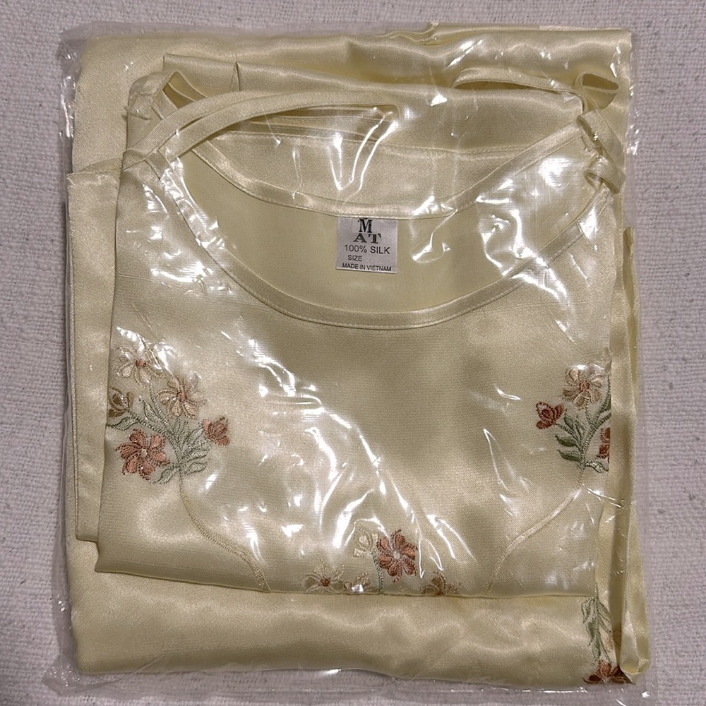 Satin/Silk Nightgown and Robe Set | M - Picture 6 of 16